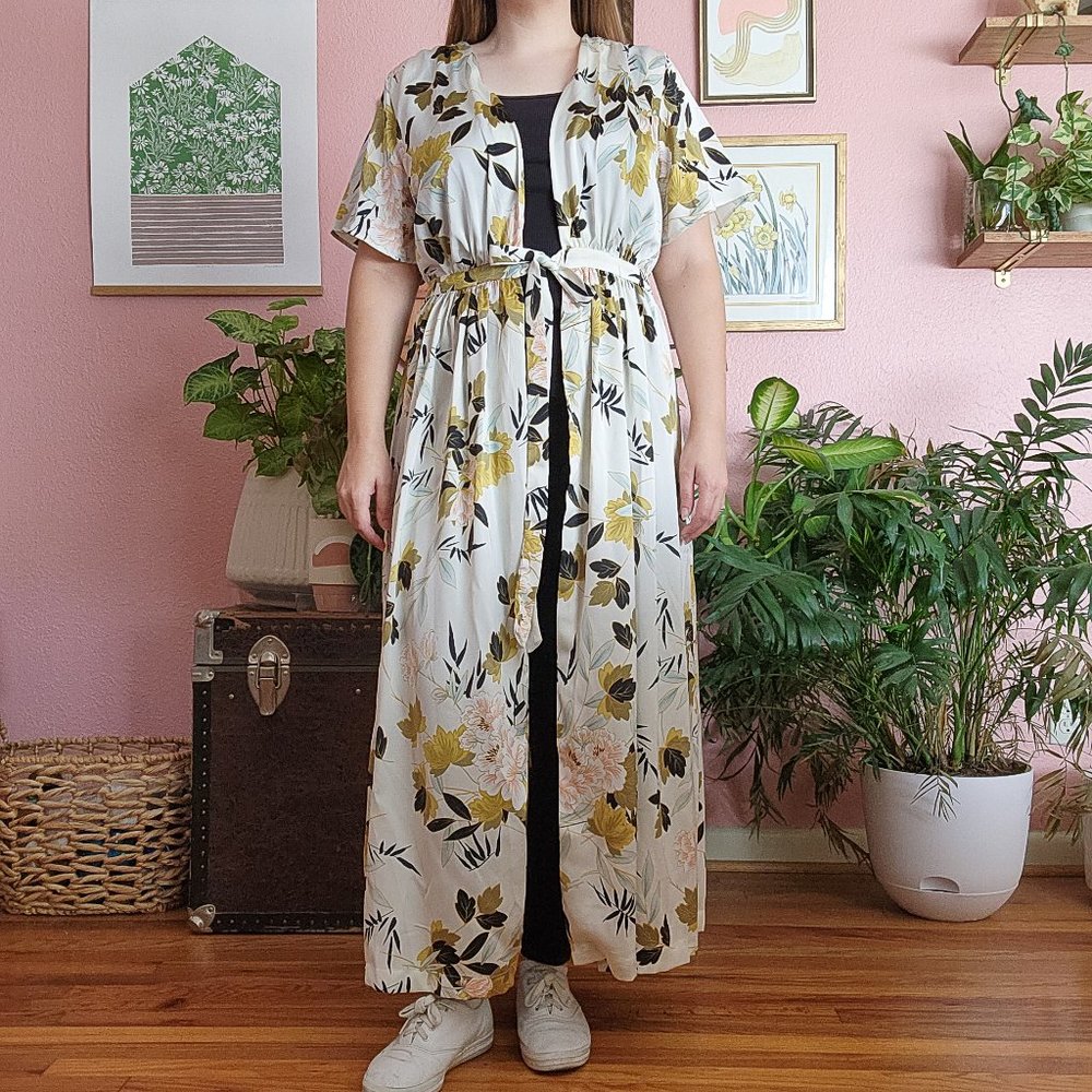 Easel Boutique Silky Satin Floral Peony Maxi Length House Robe Size M NWOT